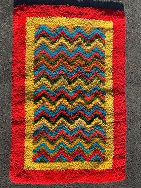 Vintage Accent Rug Small Latch Hook Retro Grandma Chevron Zig Zag